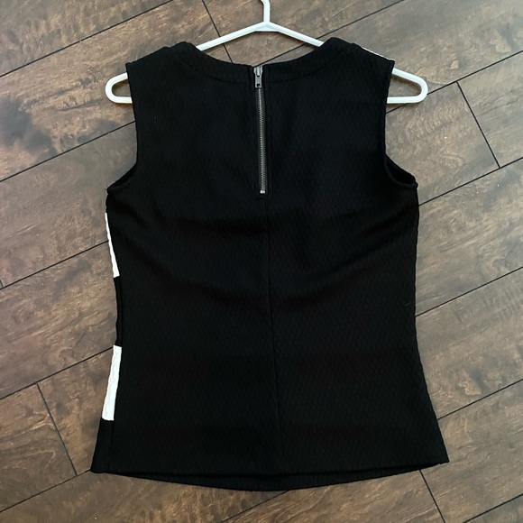 Ladies striped sleeveless blouse - Picture 2 of 3